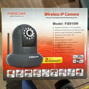 Foscam FI8910W Wireless IP Camera – Night Vision, Pan/Tilt, Audio